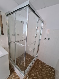 shower-screen-fully-framed-corner-entry-chrome-sliding-both-sides-2